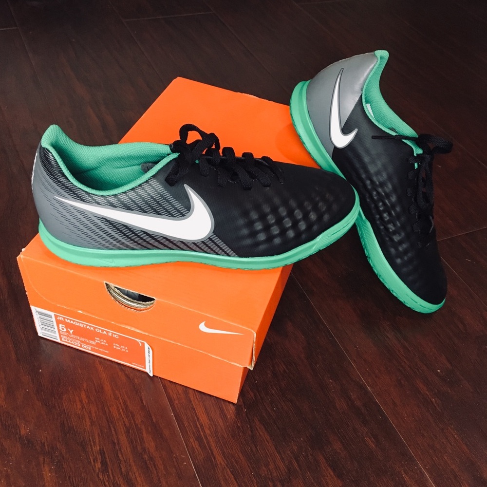 JR Magistax OLA II IC Nike Soccer Shoes